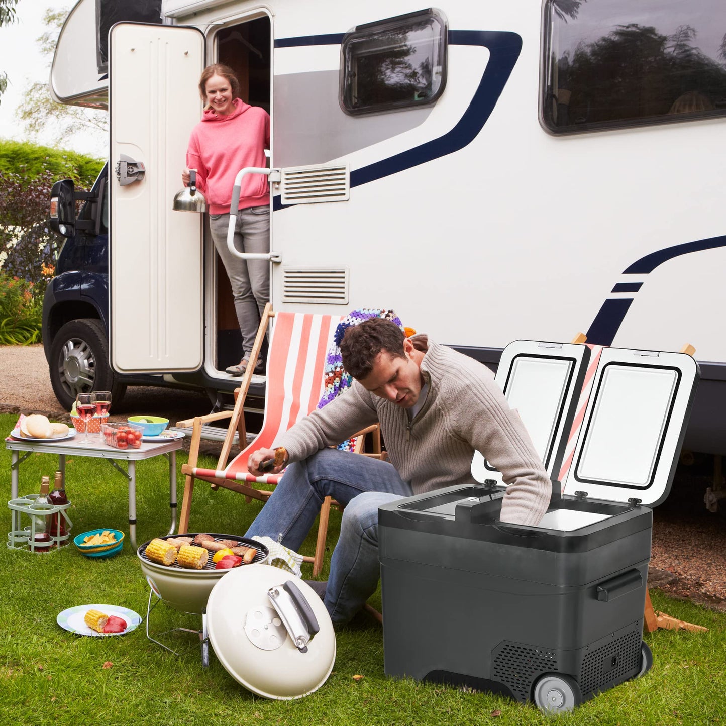 Outsunny Nevera Compresor Portátil 45L Nevera Portátil Eléctrica para Coche Congelador CC 12V/24V hasta -22℃ con Pantalla LED Táctil Asa Retráctil Ruedas para Camping Viajes 63,2x42x50,8 cm Negro